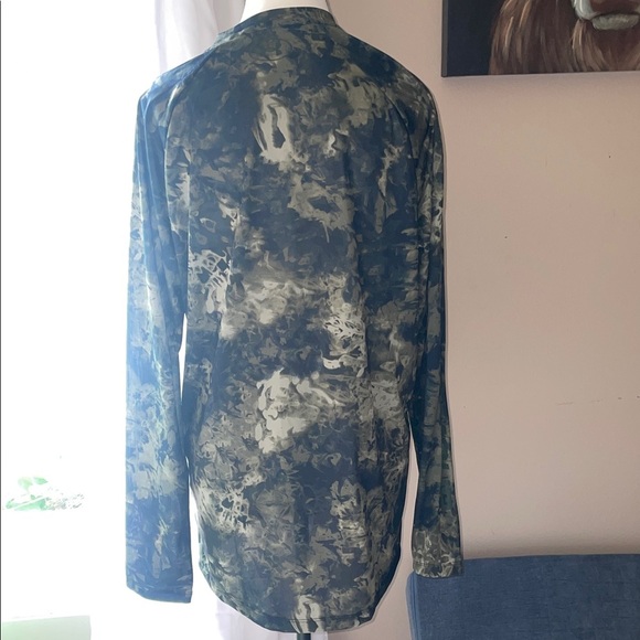 Under Armour Green and Black Patterned Shirt - Picture 5 of 5